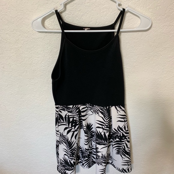 Black and white women’s dress, “like new” - Picture 2 of 5